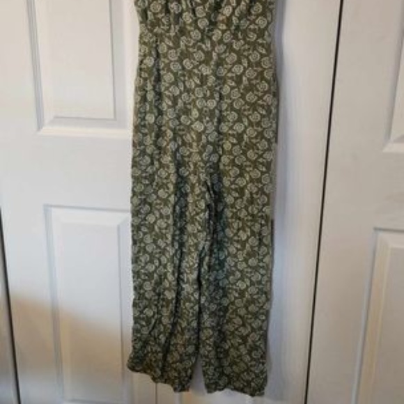 Old Navy Green flowery jumpsuit - Picture 2 of 3